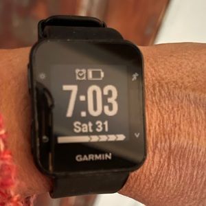 Easy to use GPS running, walking counting steps with wrist based heart rate